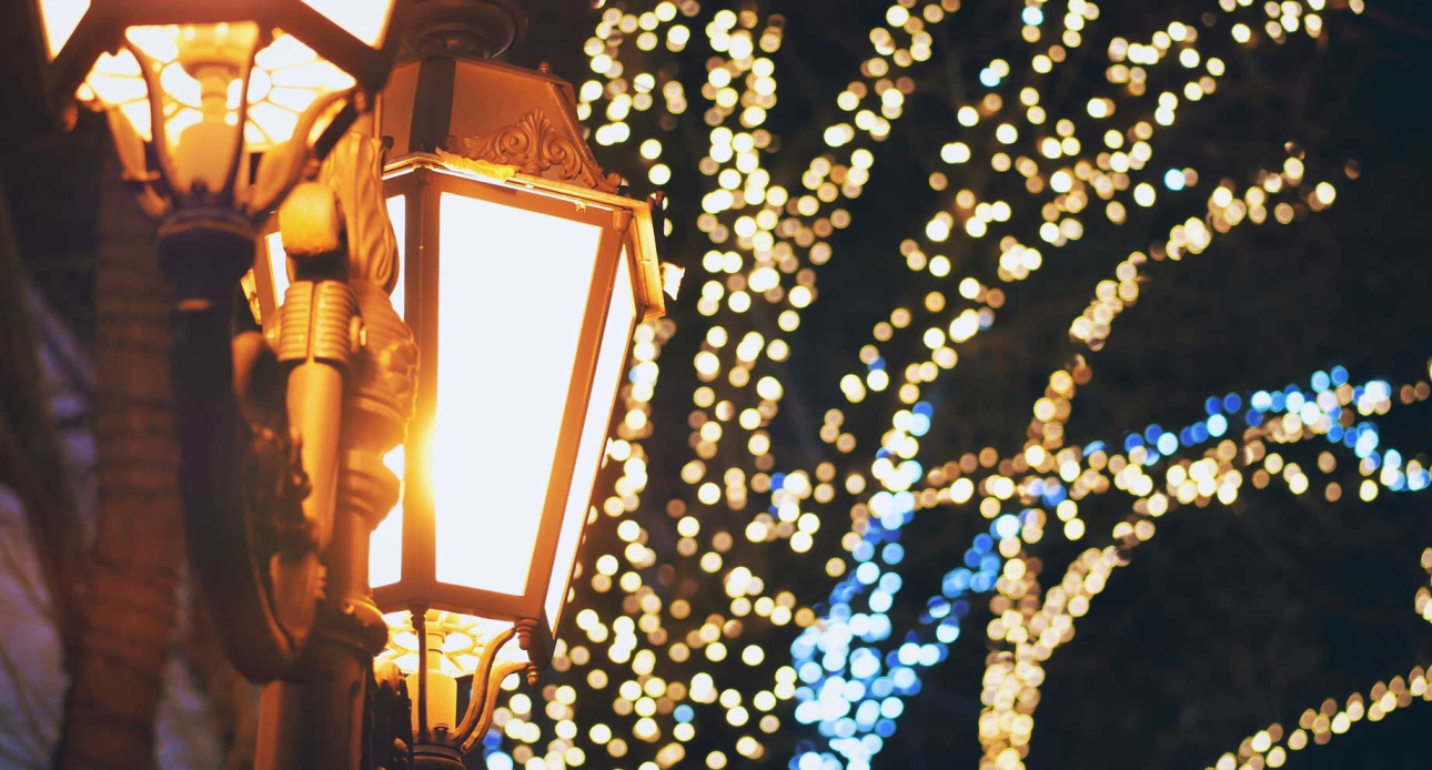 A Small-Town Glow — Holiday Traditions in Moultonborough